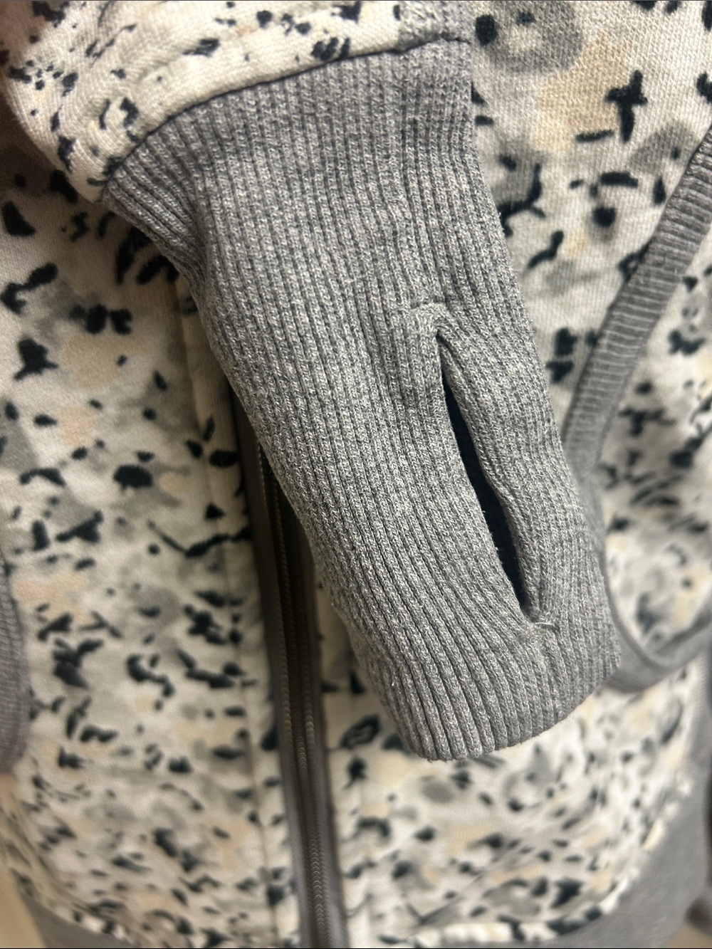 Lululemon Scuba Hoodie II in Not So Petite Fleur Silver Spoon / Heathered, Med - Picture 5 of 10